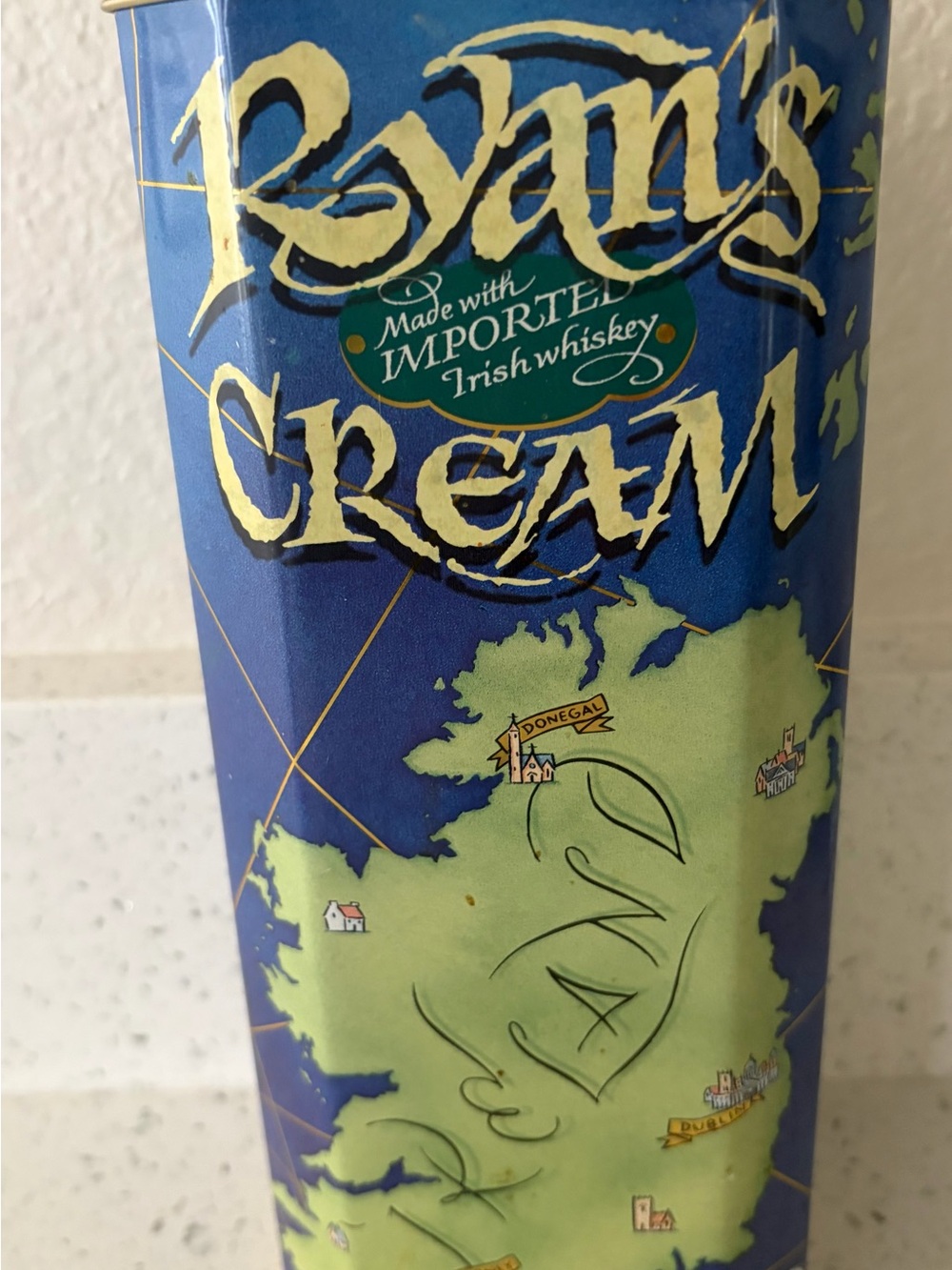 Vintage Ryan’s Cream Irish Whiskey Tin 10.5” Made in England